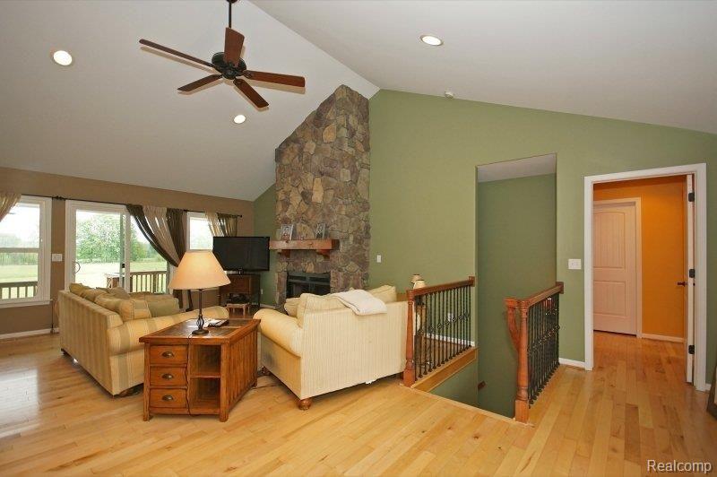 9382 Spencer Road South Lyon, MI 48178 - Photo 7 of 23 Great Room 1
