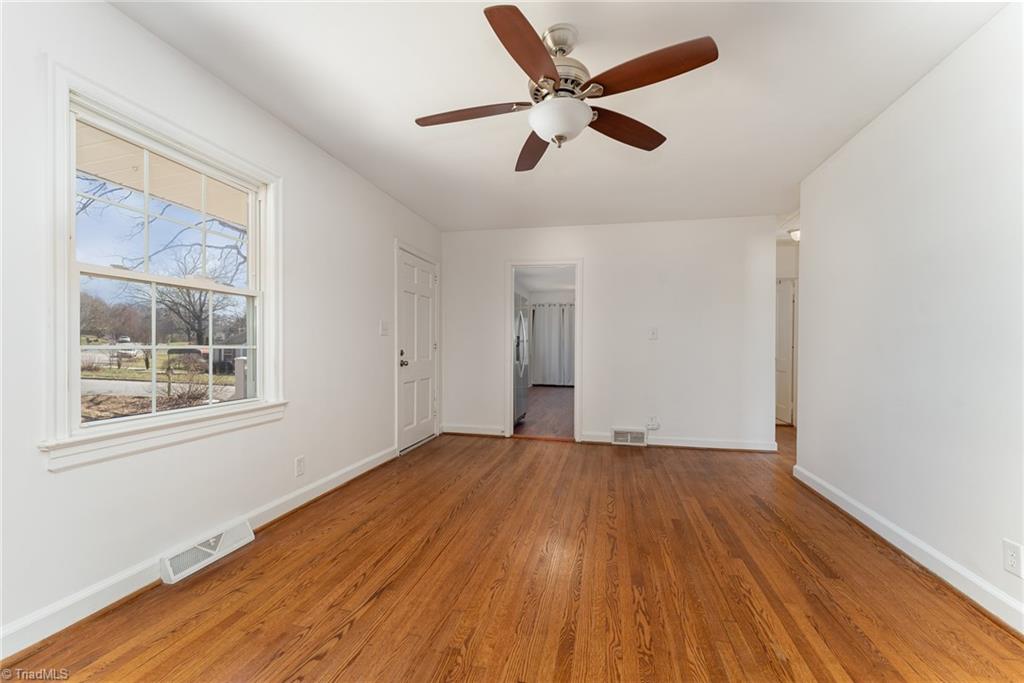 400 Edney Ridge Road Greensboro, NC 27408 - Photo 9 of 19 Living room