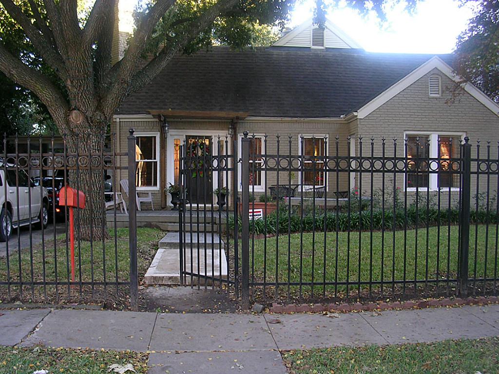2021 West Main Street, Unit A Houston, TX 77098 - Photo 18 of 20 Garage Apartment is behind the Main House. Enter through Gate on the Fence.
