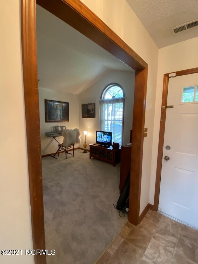 403 Raintree Road Jacksonville, NC 28540 - Photo 5 of 17 thumbnail_IMG_2740