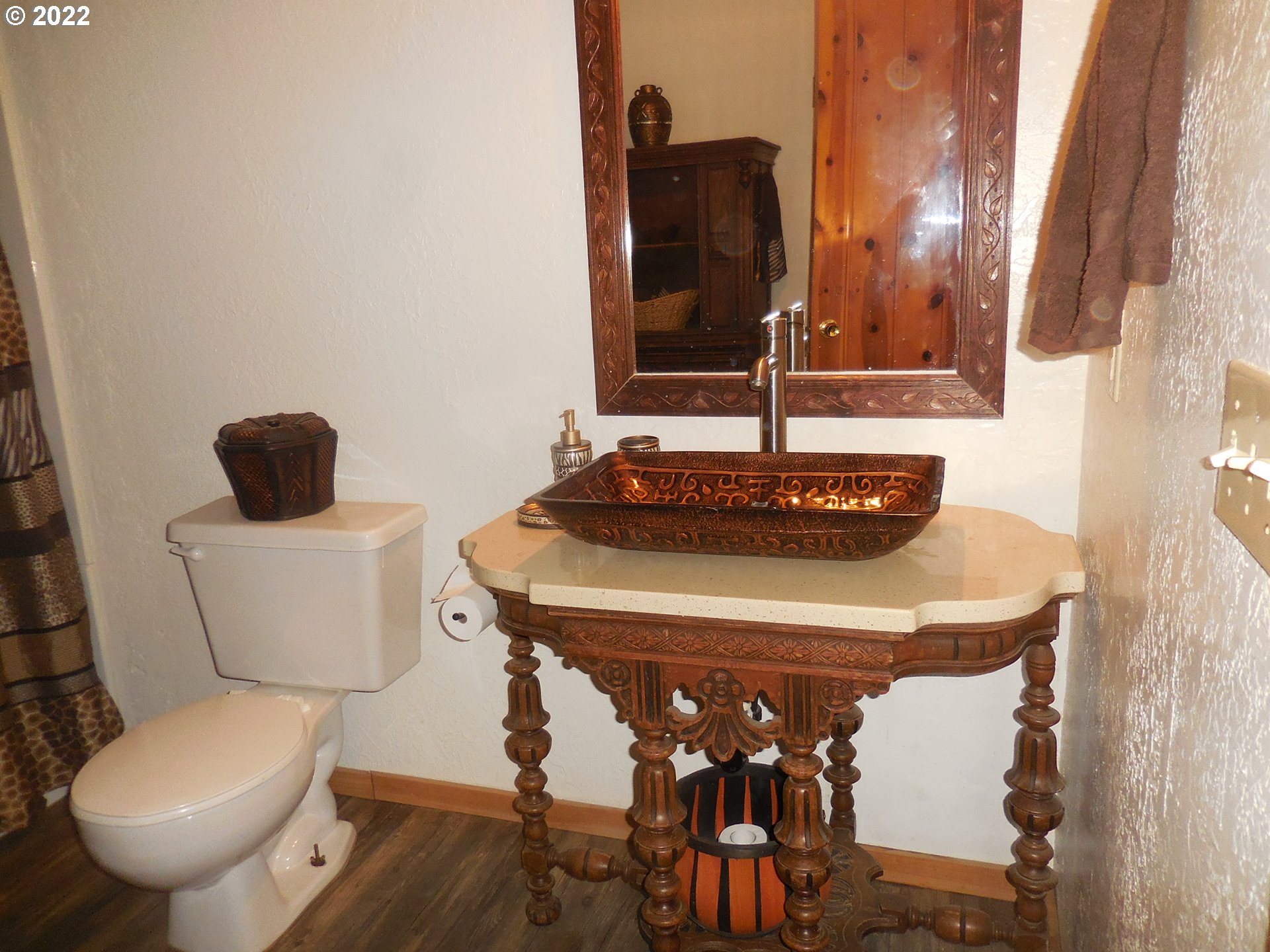 18480 Falls City Road Dallas, OR 97338 - Photo 22 of 32 a bathroom with a toilet and a sink