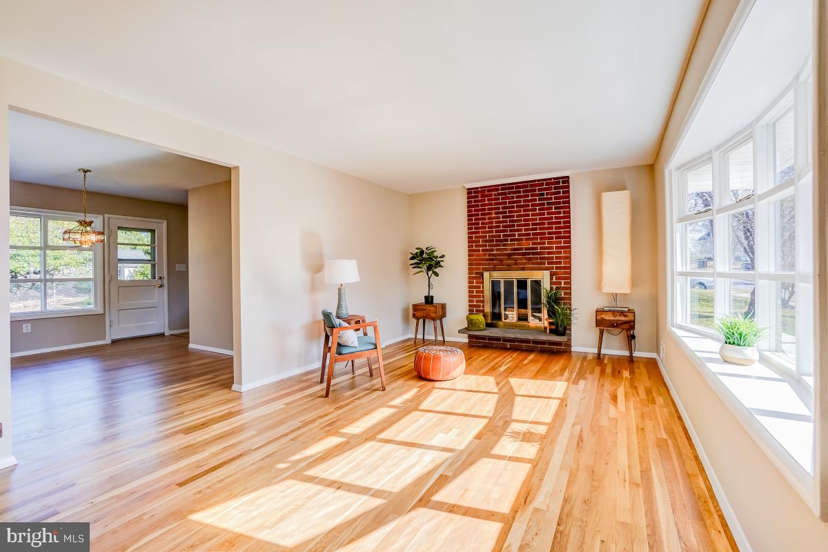 409 Mercer Road Rockville, MD 20852 - Photo 6 of 36 A Cozy Brick Hearth