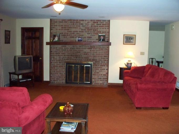 171 Middlecroft Road Elkton, MD 21921 - Photo 15 of 20 FAMILY ROOM