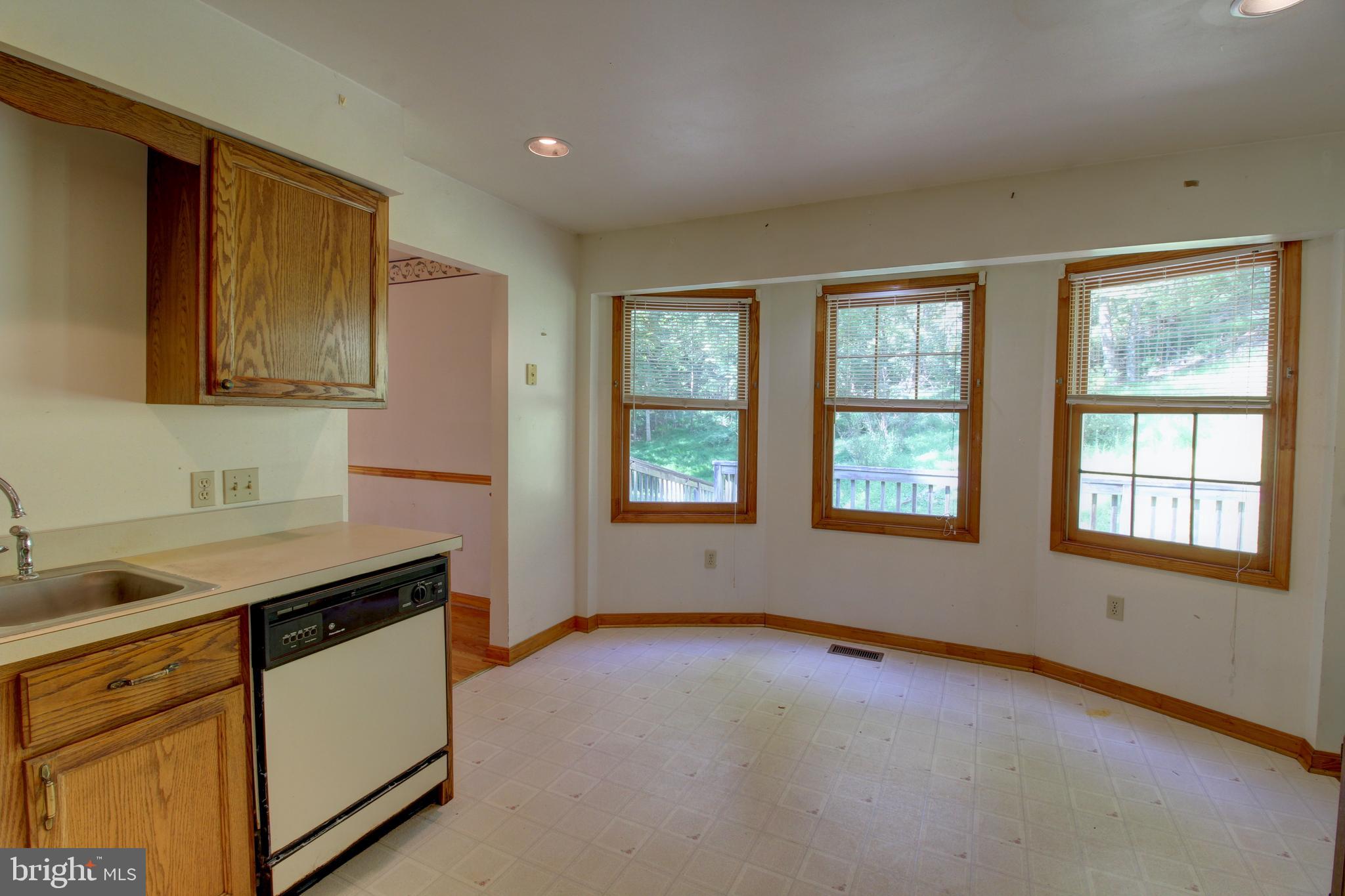 669 Gid Brown Hollow Road Washington, VA 22747 - Photo 9 of 54 Bright, sunny eat-in area in kitchen