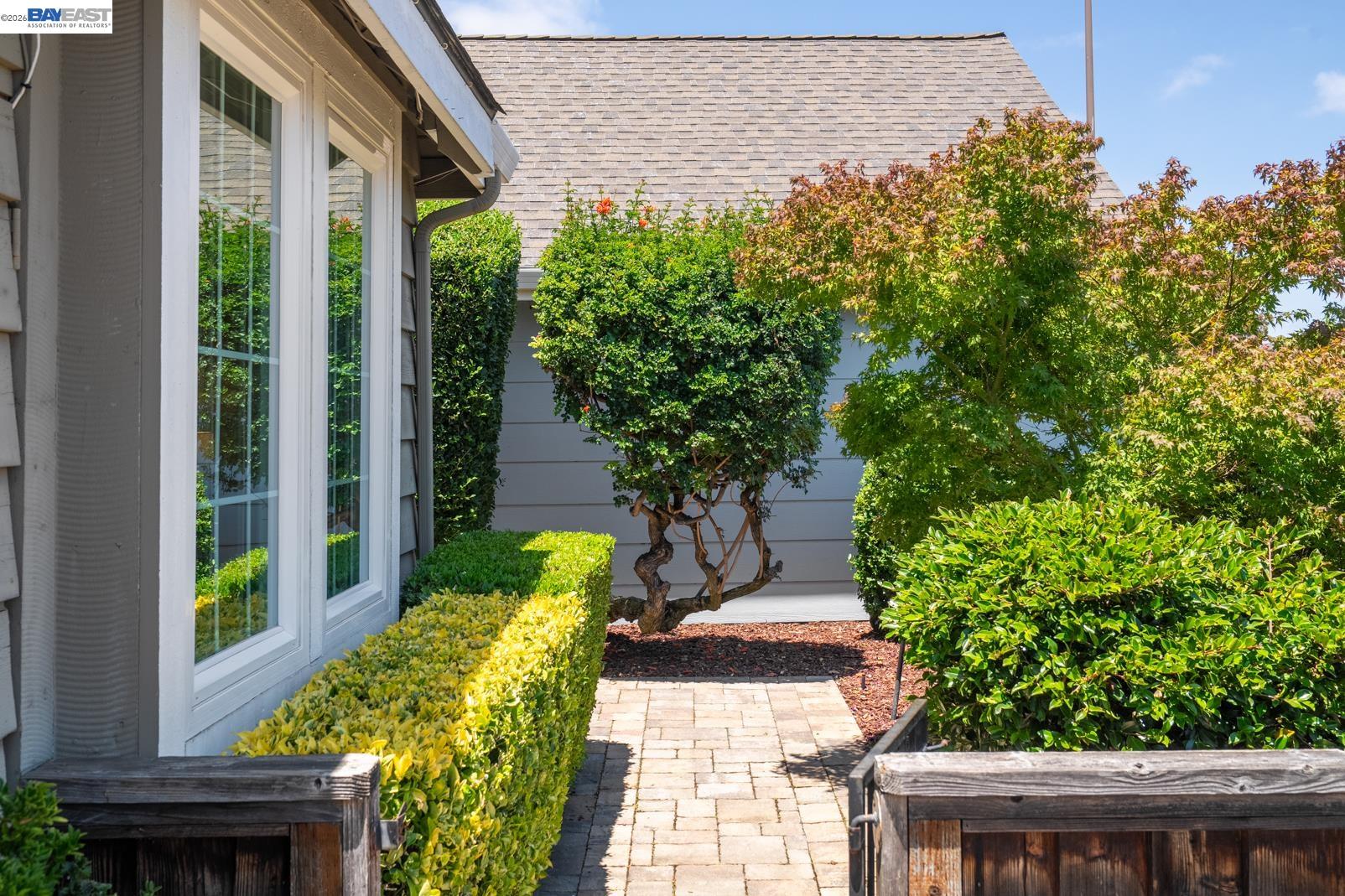 135 Avington Road Alameda, CA 94502 - Photo 4 of 48