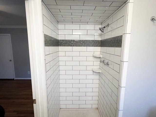 3510 Roswell Road Northwest, Unit J3 Atlanta, GA 30305 - Photo 13 of 17 a bathroom with a shower