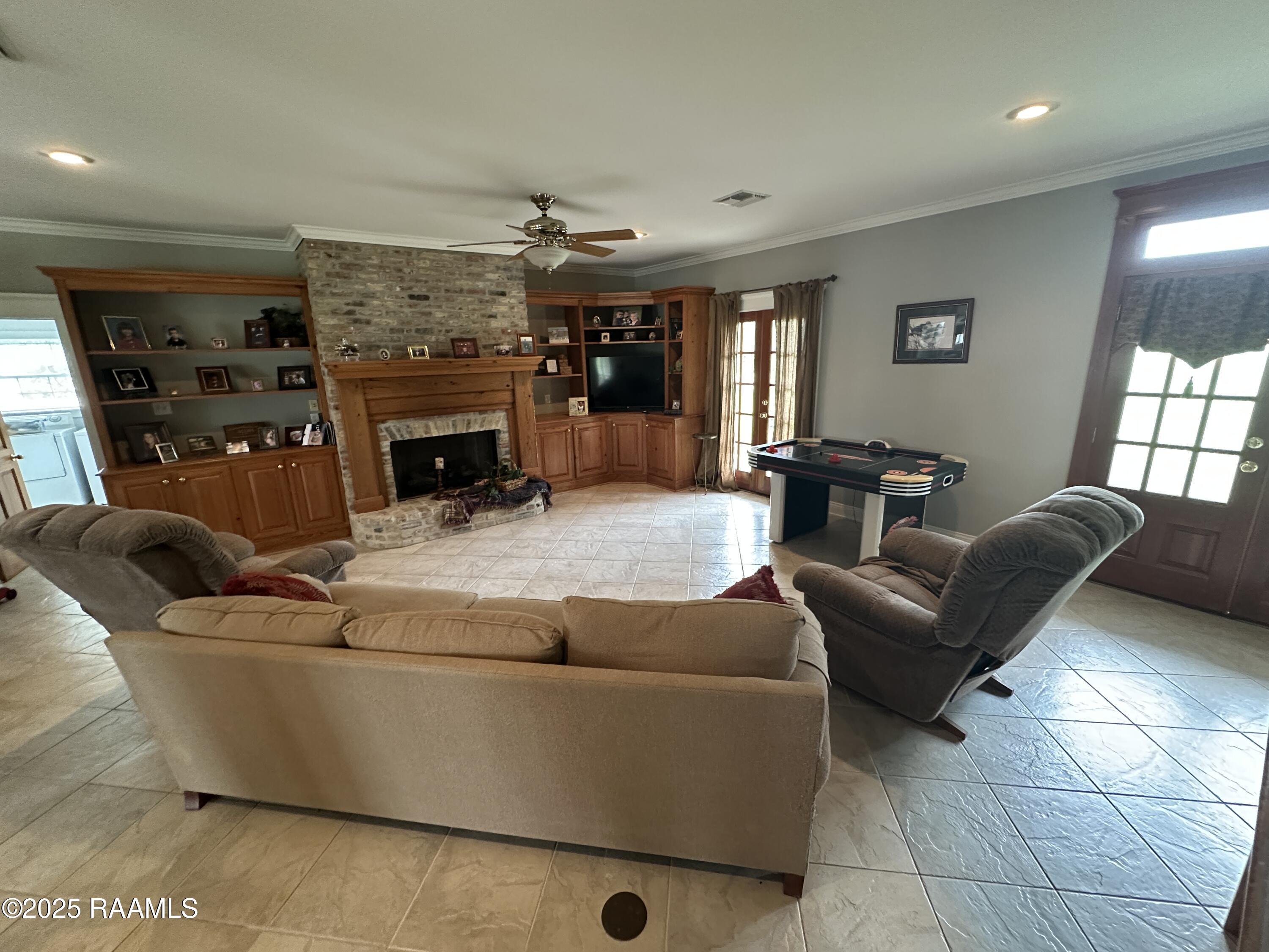 14439 Gladu Road Kaplan, LA 70548 - Photo 10 of 32 Living Room