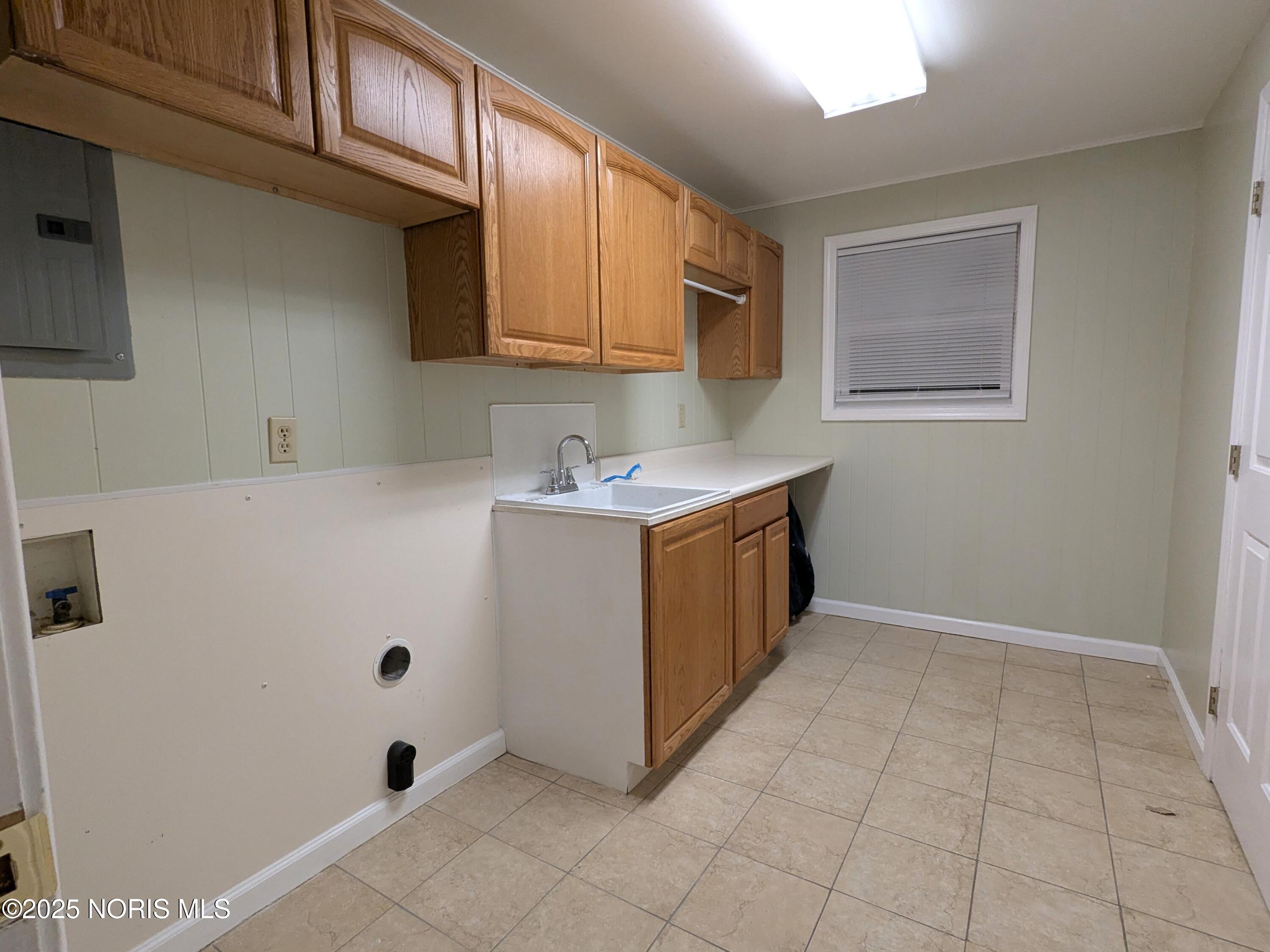 1715 Ralvan Drive Defiance, OH 43512 - Photo 44 of 49 Mudroom