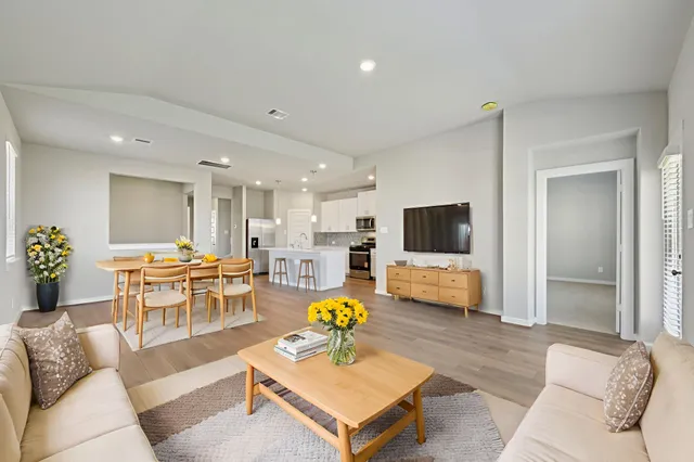 $374,540 | 5117 Redbud Vly Drive, Pearland, TX 77584