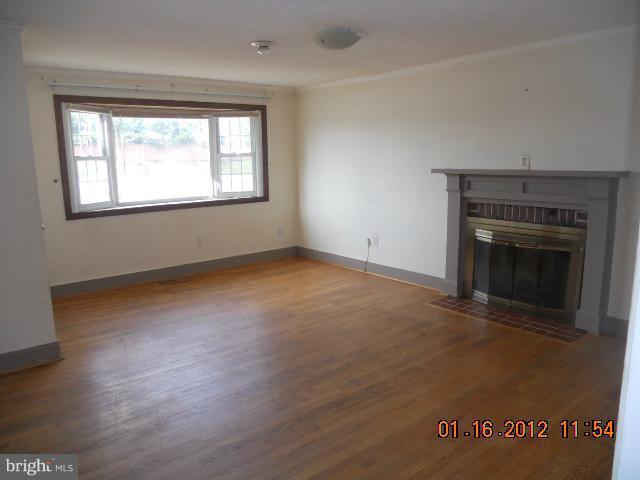 3731 West Ox Road Fairfax, VA 22033 - Photo 2 of 6 Living Room