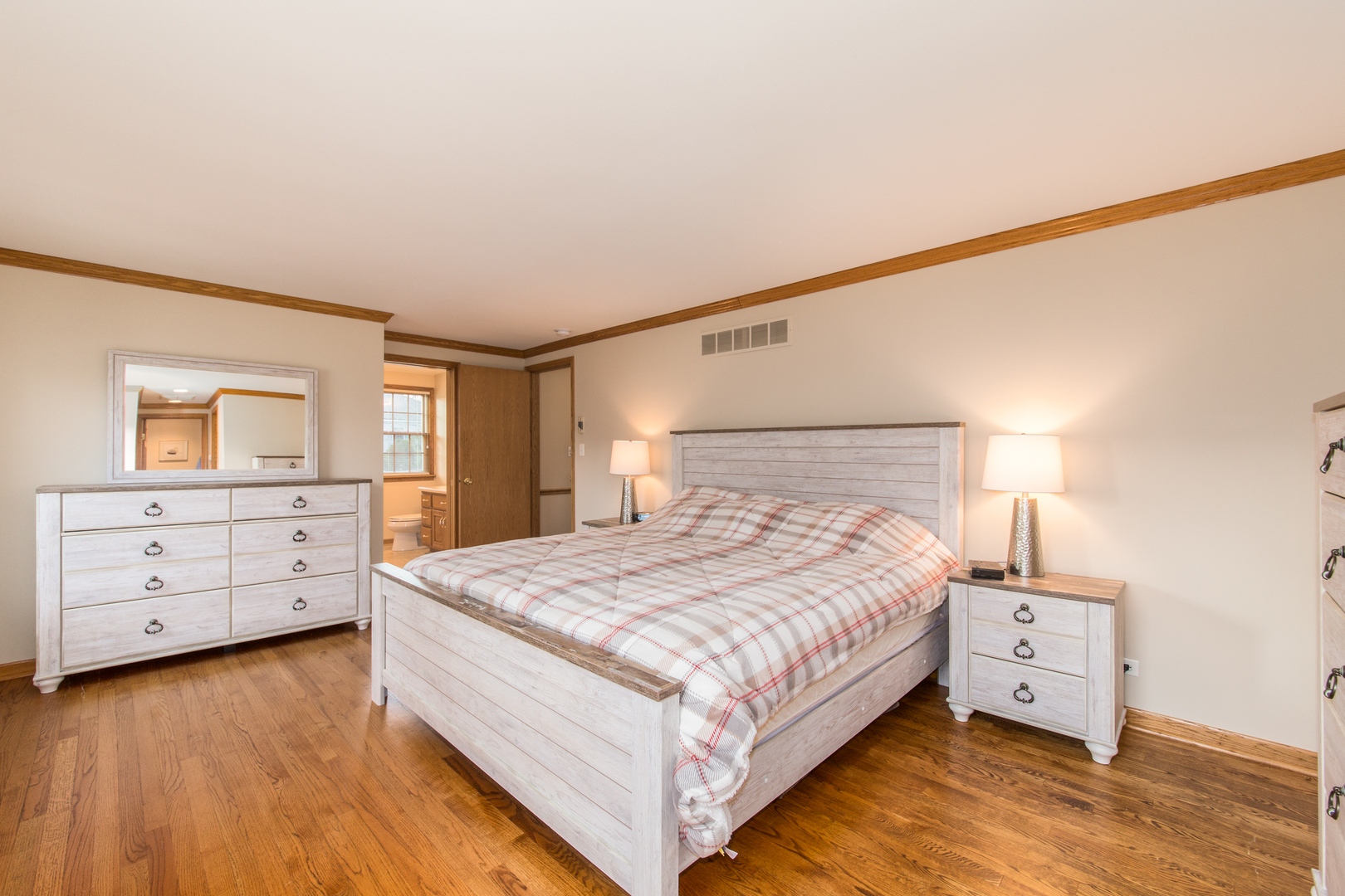 812 South Seminary Avenue Park Ridge, IL 60068 - Photo 27 of 35 a bedroom with a bed and a dresser