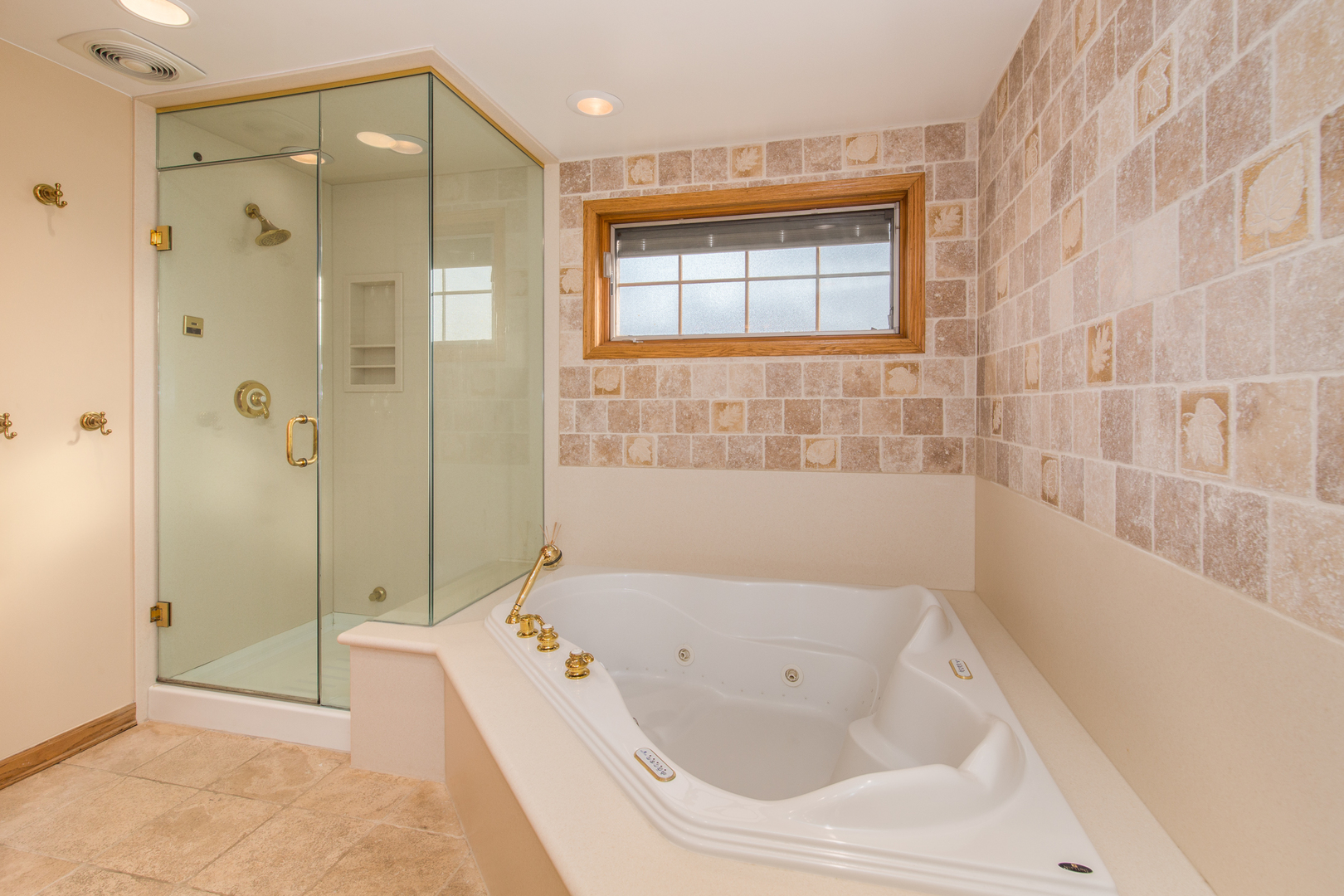 812 South Seminary Avenue Park Ridge, IL 60068 - Photo 5 of 35 a bathroom with a bathtub and a shower