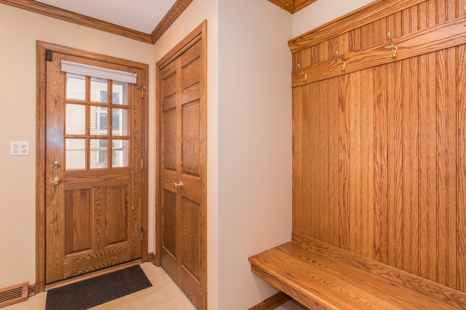 812 South Seminary Avenue Park Ridge, IL 60068 - Photo 10 of 35 a view of an front door