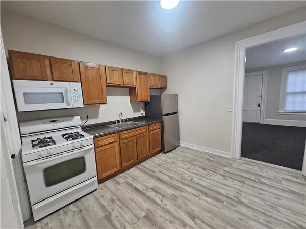 $850 | 44 Park Avenue, Unit 2, Rochester, NY 14607