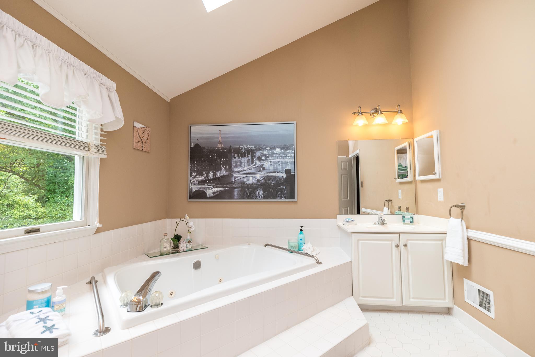 816 Redgate Road Dresher, PA 19025 - Photo 41 of 89 Primary bathroom
