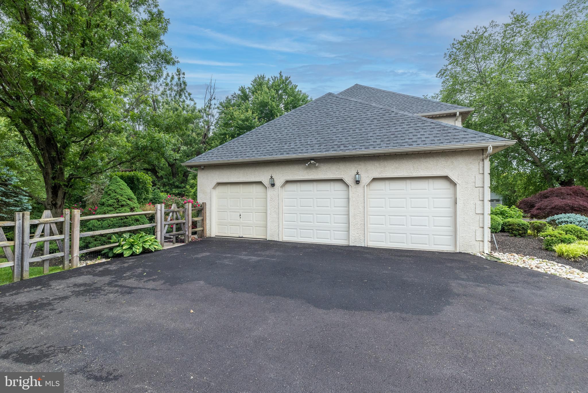 816 Redgate Road Dresher, PA 19025 - Photo 81 of 89 Garage side