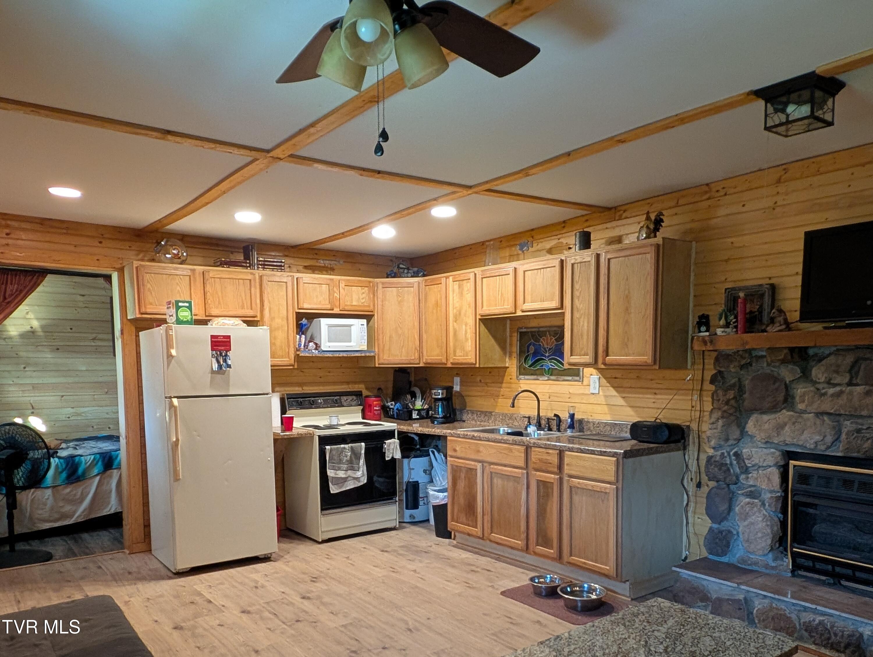 10696 Horton Ford Road Eidson, TN 37731 - Photo 11 of 44 PXL_20250821_225728040