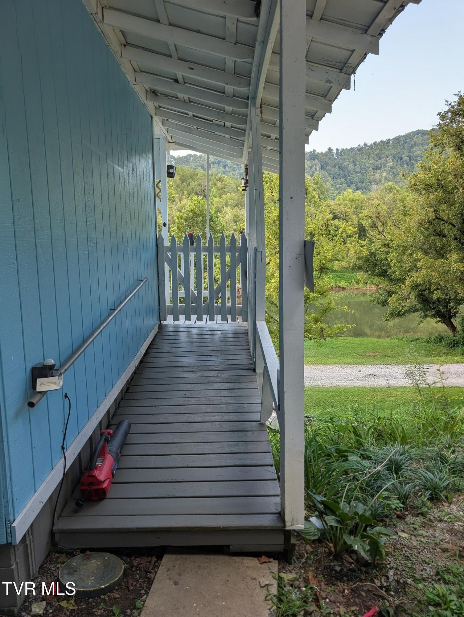 10696 Horton Ford Road Eidson, TN 37731 - Photo 4 of 44 PXL_20250822_224221038~2