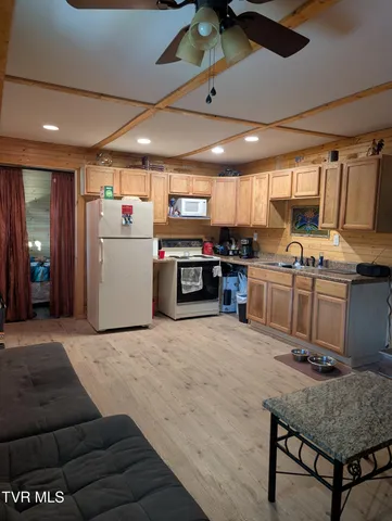 $325,000 | 10696 Horton Ford Road, Eidson, TN 37731