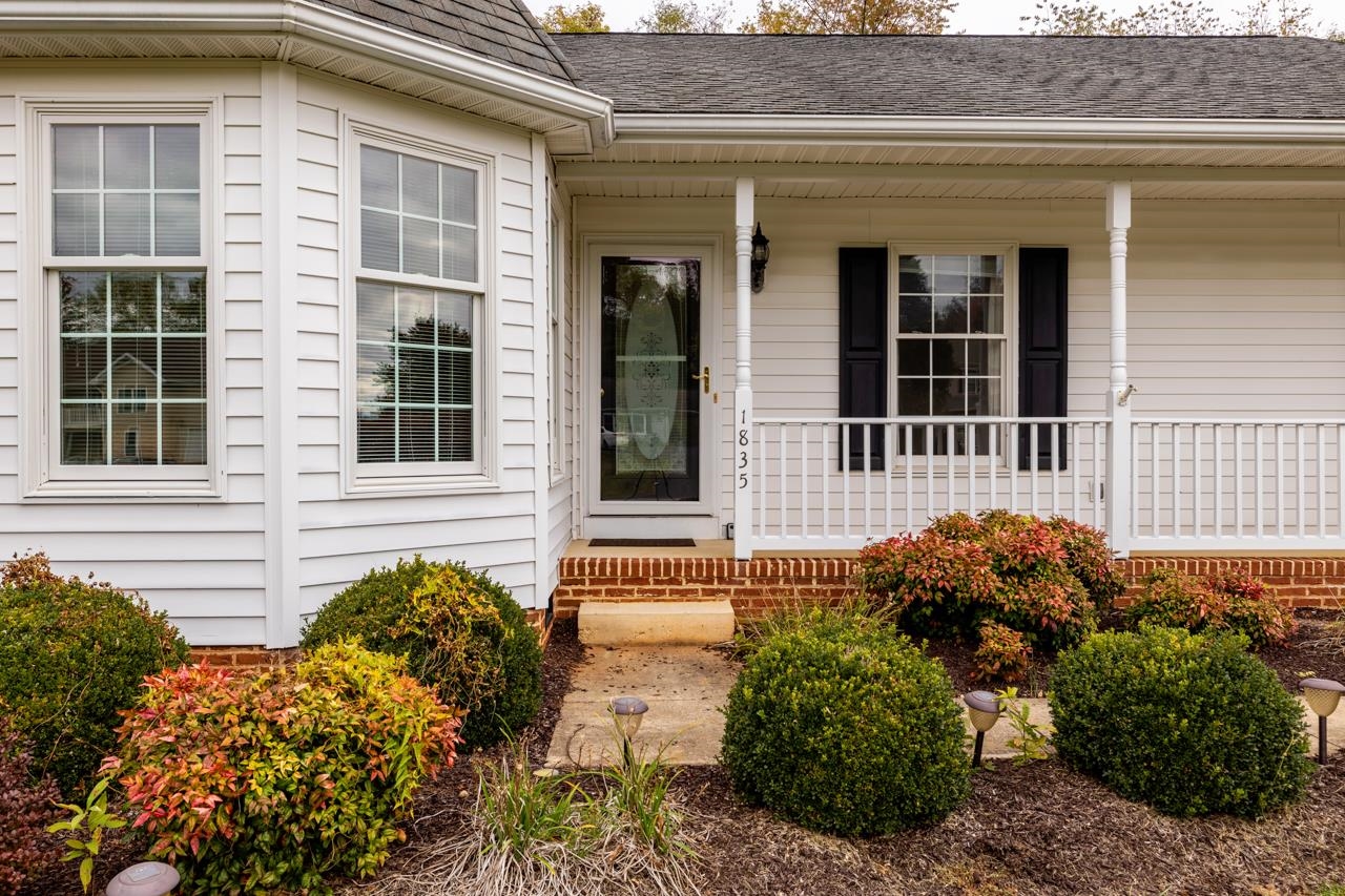 1835 Harvard Road Waynesboro, VA 22980 - Photo 3 of 41 Gallery Image 3