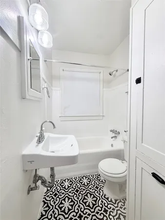 $1,095 | 1136 Berthea Street, Unit 15, Houston, TX 77006