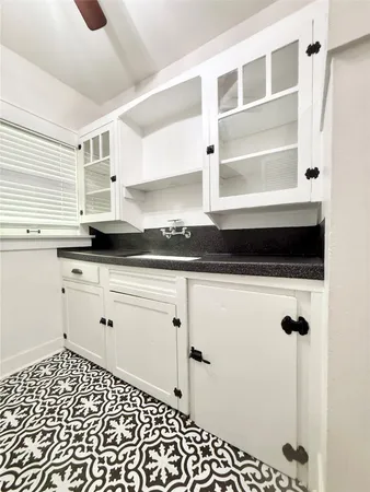 $1,095 | 1136 Berthea Street, Unit 15, Houston, TX 77006