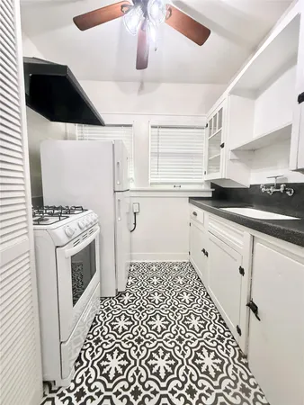 $1,095 | 1136 Berthea Street, Unit 15, Houston, TX 77006