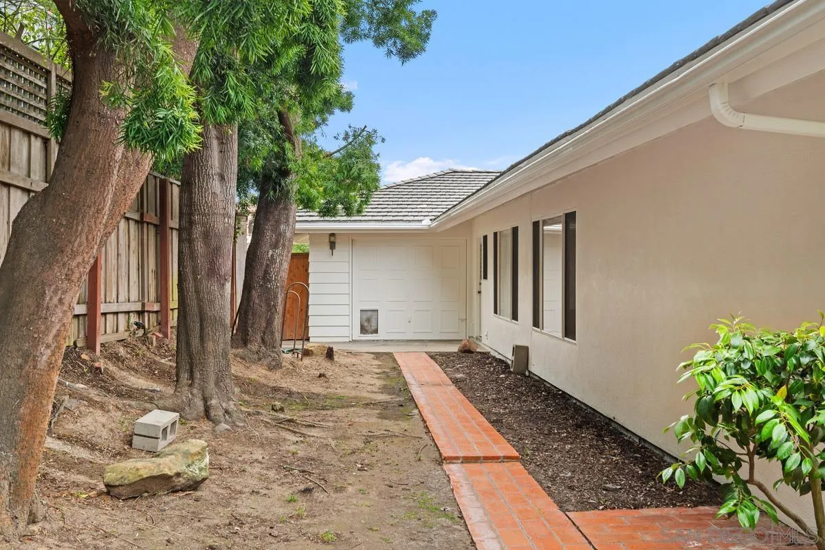 6229 La Jolla Mesa Drive La Jolla, CA 92037 - Photo 32 of 39 a front view of a house with windows