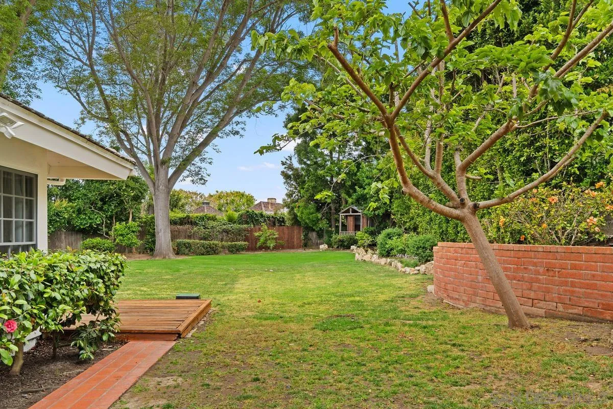 6229 La Jolla Mesa Drive La Jolla, CA 92037 - Photo 33 of 39 a garden with trees in front of it