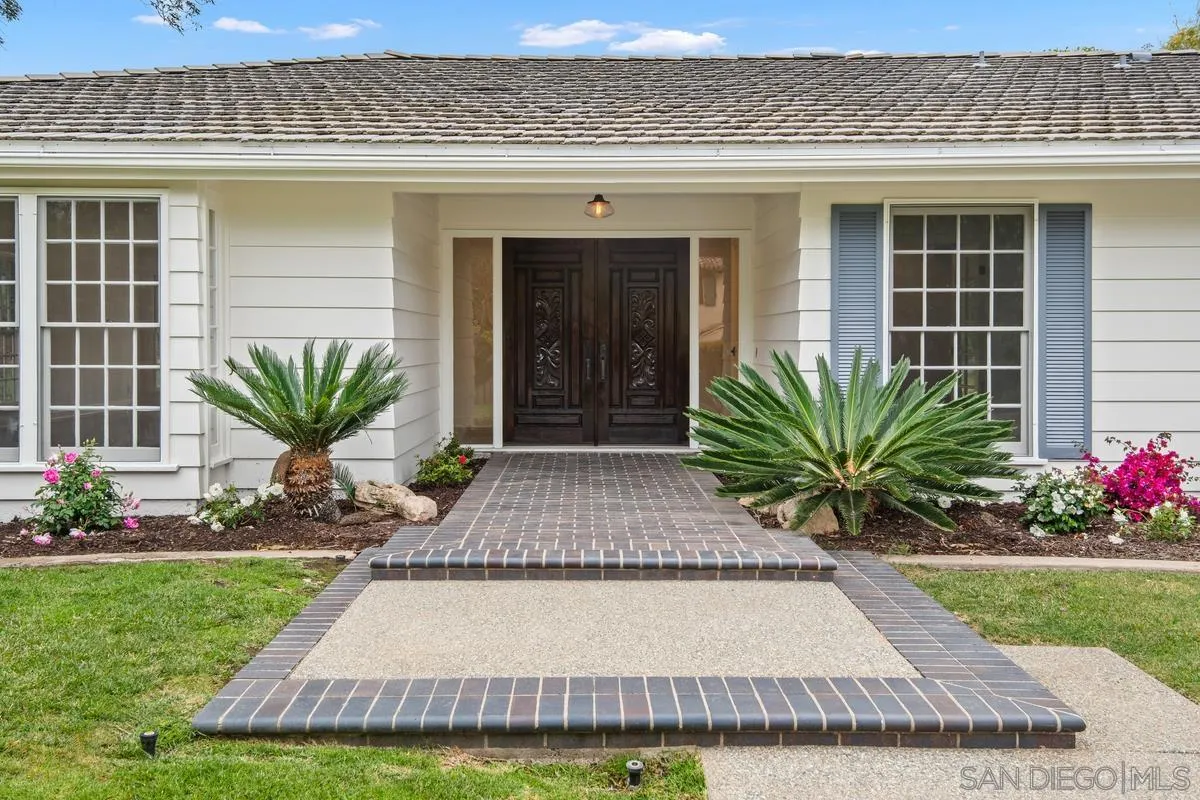 6229 La Jolla Mesa Drive La Jolla, CA 92037 - Photo 6 of 39 a view of a house with a tub