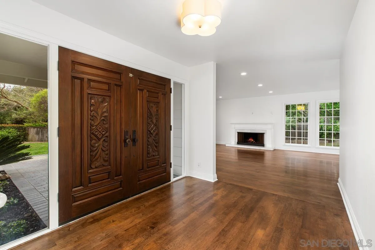 6229 La Jolla Mesa Drive La Jolla, CA 92037 - Photo 7 of 39 an entryway at livingroom with furniture
