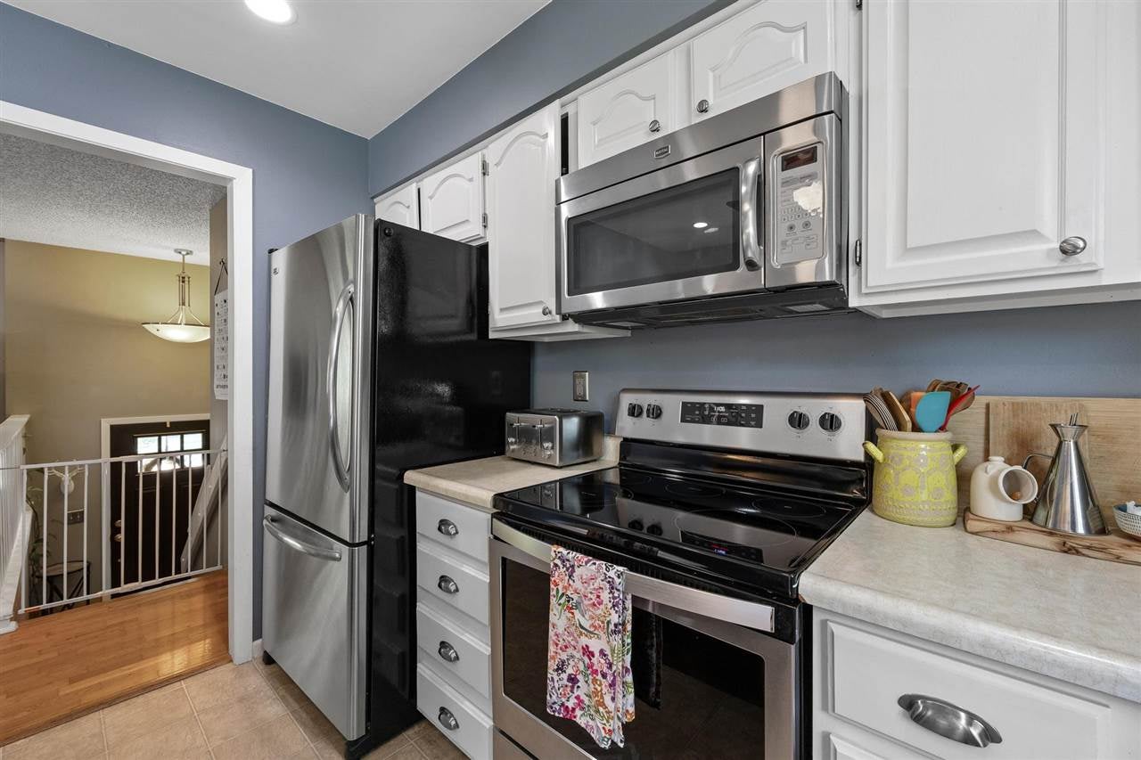 627 Holiday Road Coralville, IA 52241 - Photo 10 of 26 Gallery Image 10