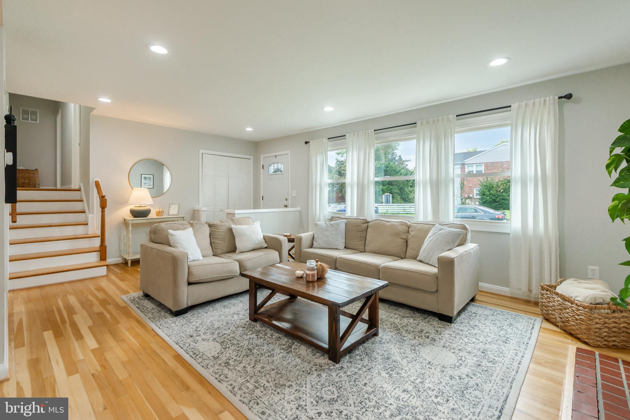 14 Ridgefield Road Lutherville-Timonium, MD 21093 - Photo 4 of 48 Hardwoods throughout