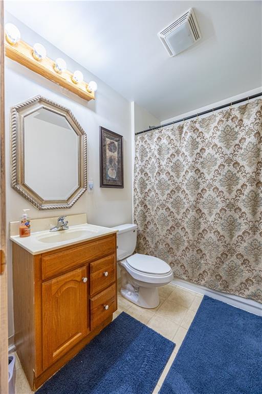 1194 Donnellville Road Natrona Heights, PA 15065 - Photo 14 of 20 a bathroom with a toilet a sink and a mirror