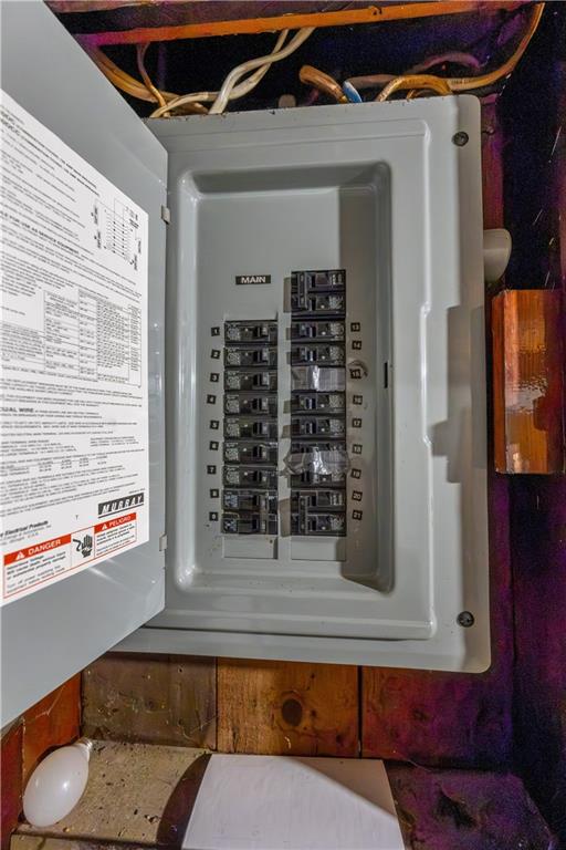 1194 Donnellville Road Natrona Heights, PA 15065 - Photo 16 of 20 a bathroom with a bathtub and a window