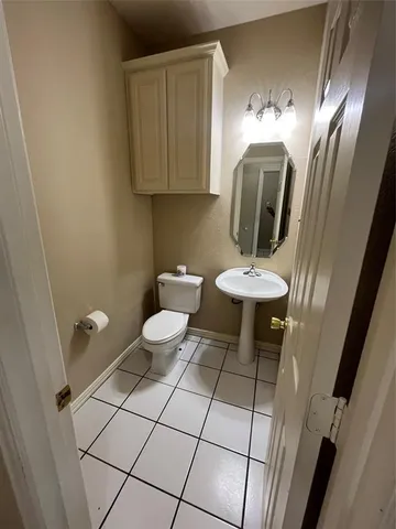 a bathroom with a toilet