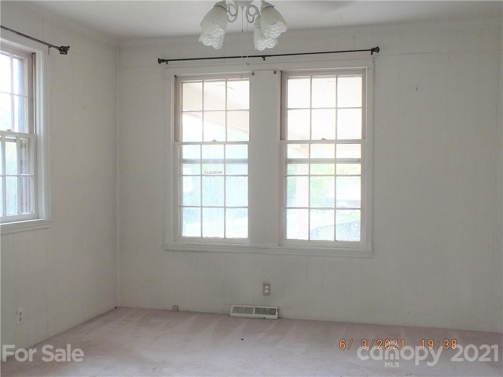 1473 Old Landsford Road Lancaster, SC 29720 - Photo 13 of 29 an empty room with a window