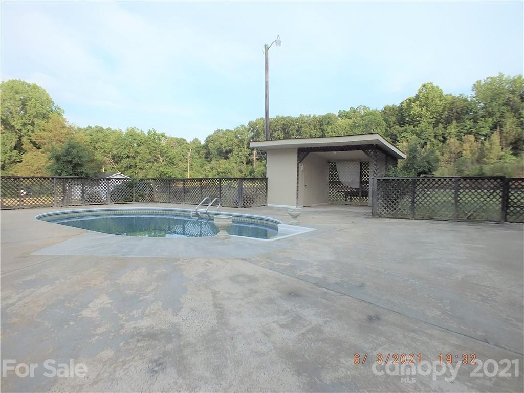 1473 Old Landsford Road Lancaster, SC 29720 - Photo 3 of 29 a view of a backyard