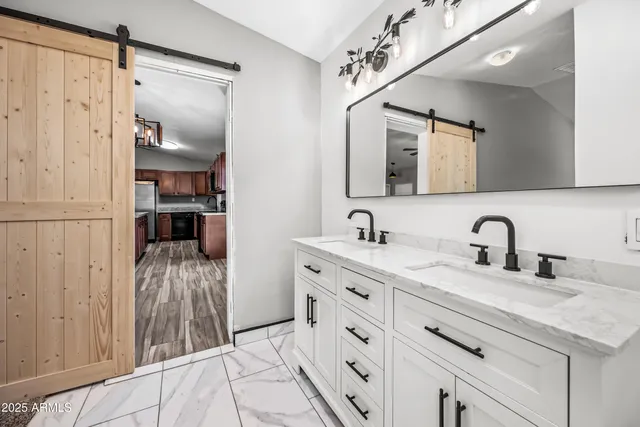 a en suite bathroom with double sink and a mirror