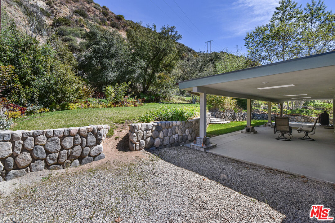 2447 Stonyvale Road Tujunga, CA 91042 - Photo 16 of 33