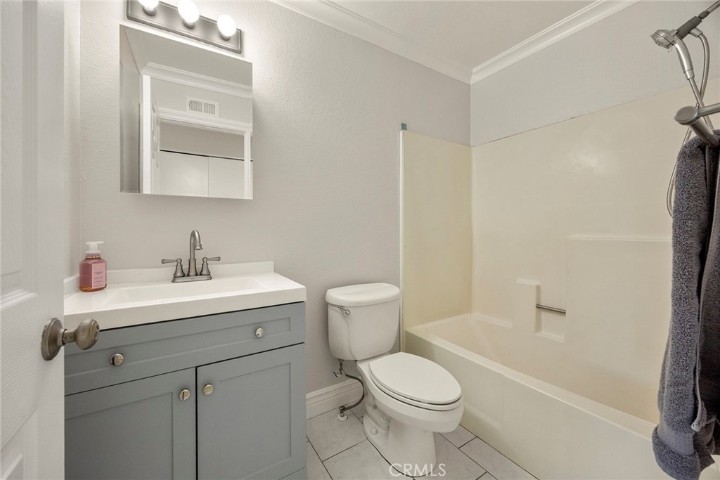 25885 Trabuco Road, Unit 101 Lake Forest, CA 92630 - Photo 21 of 28 UPSTAIRS FULL BATH