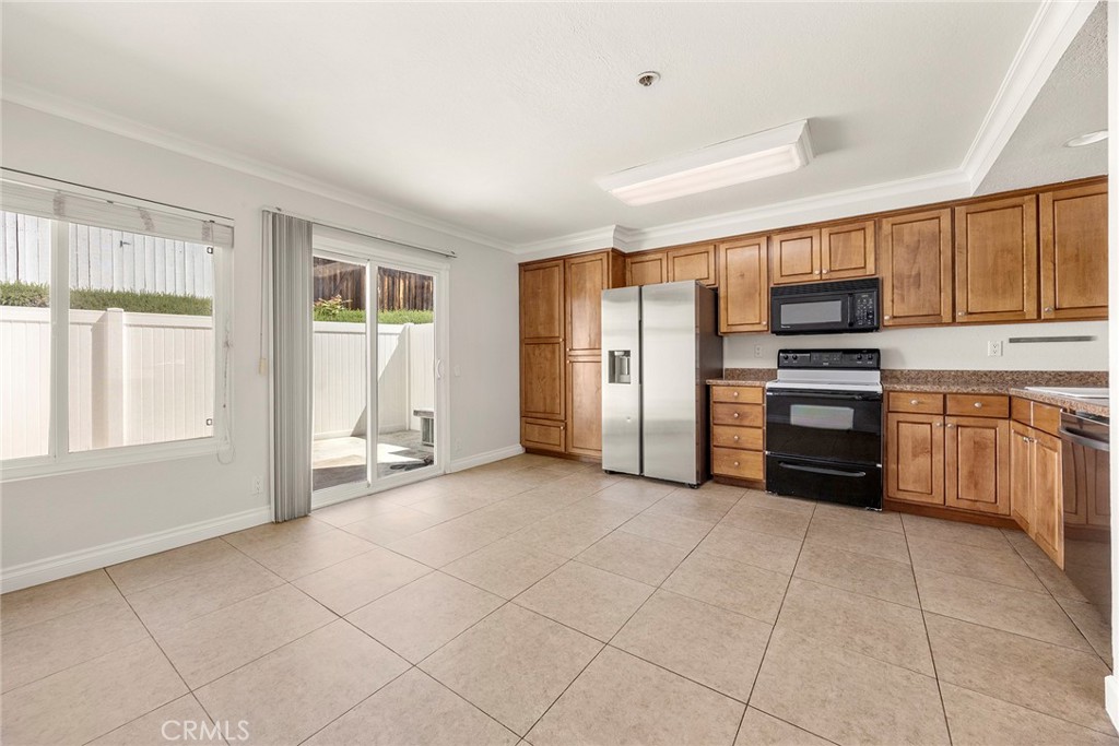 25885 Trabuco Road, Unit 101 Lake Forest, CA 92630 - Photo 8 of 28 SPACIOUS KITCHEN