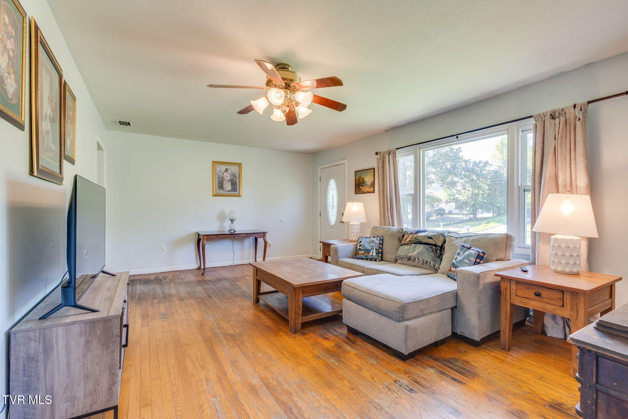 2251 Siam Road Elizabethton, TN 37643 - Photo 5 of 36 006