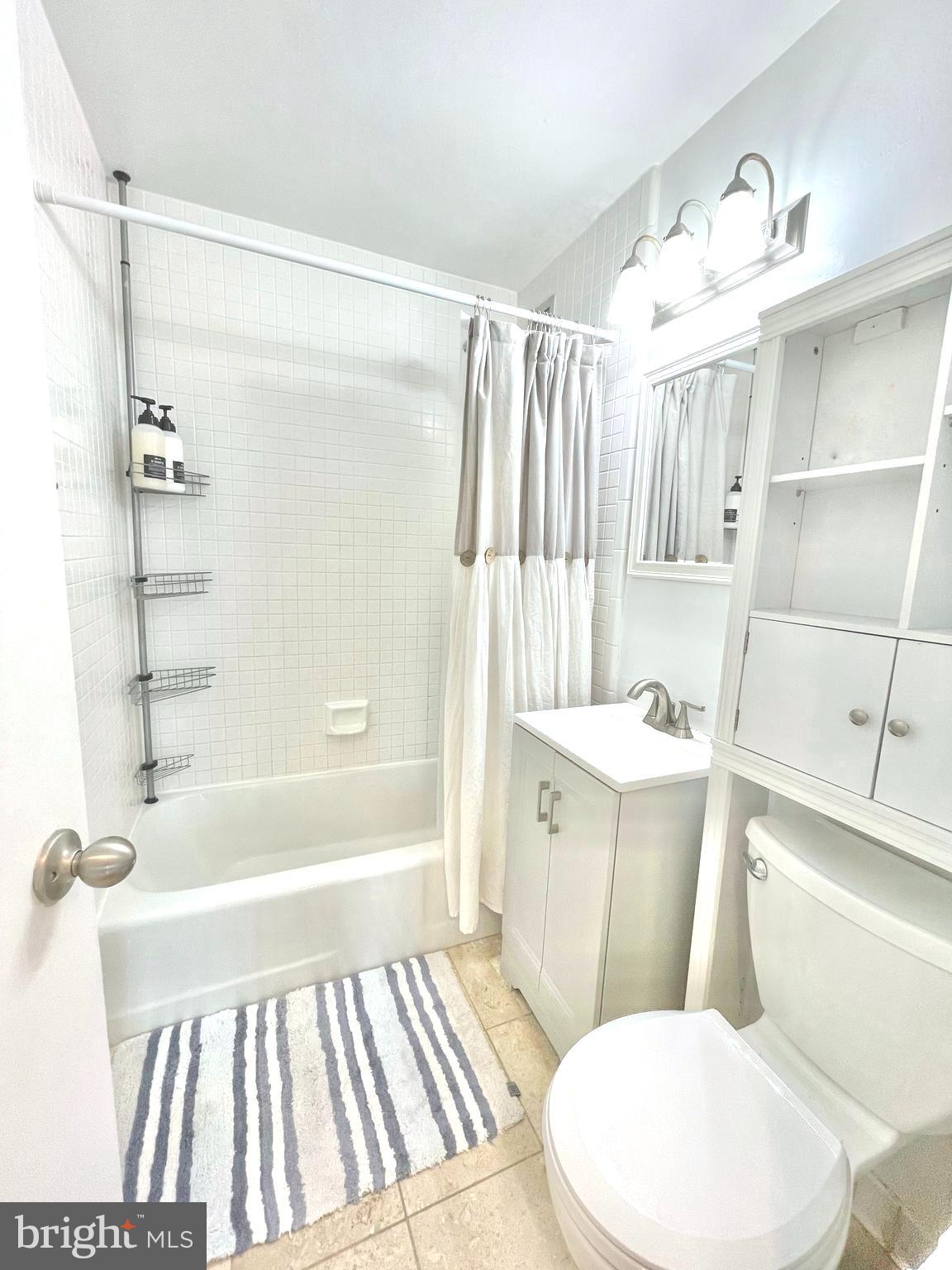 1011 Arlington Boulevard, Unit 930 Arlington, VA 22209 - Photo 13 of 42 a bathroom with a sink toilet and shower