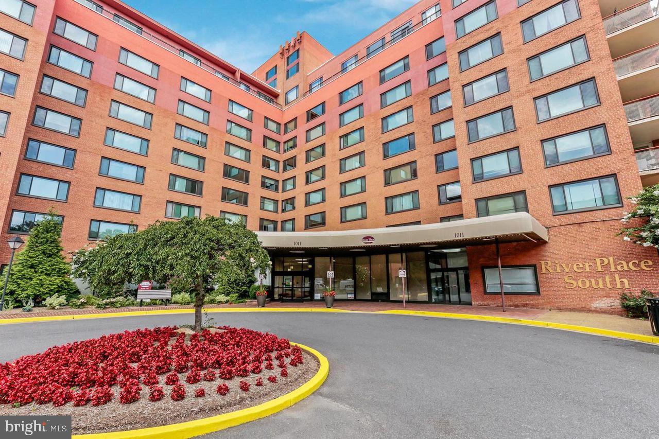 1011 Arlington Boulevard, Unit 930 Arlington, VA 22209 - Photo 22 of 42 a front view of a building