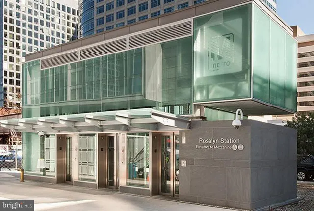 $3,200 | 1011 Arlington Boulevard, Unit 930, Arlington, VA 22209