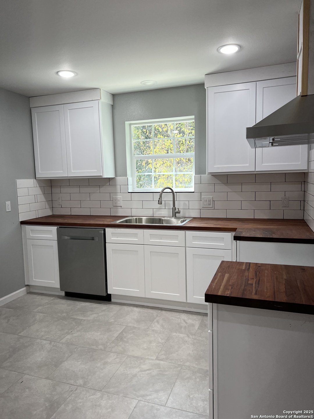 1197 Chisolm Trail Spring Branch, TX 78070 - Photo 2 of 10 a kitchen with granite countertop a sink and a stove