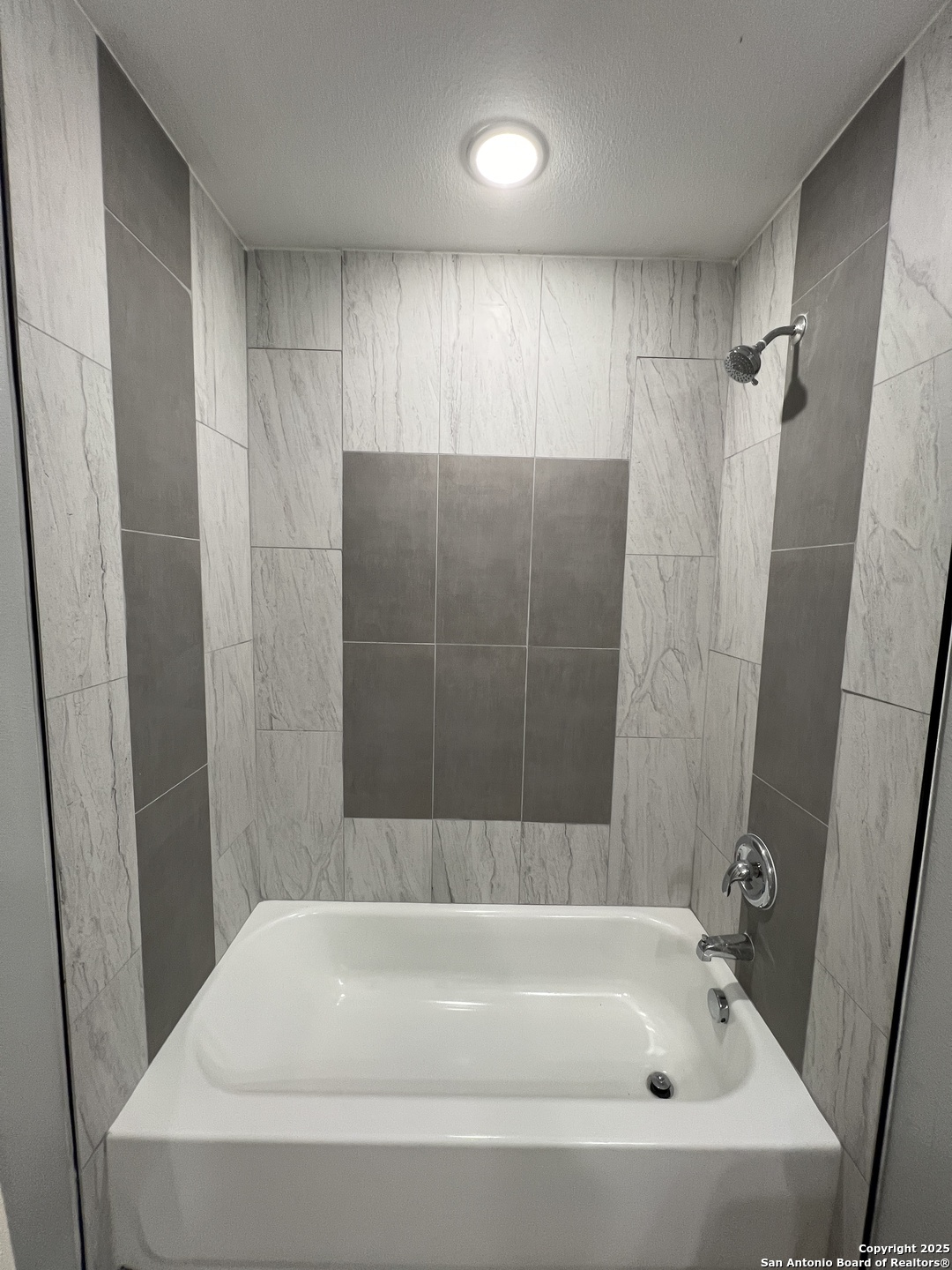 1197 Chisolm Trail Spring Branch, TX 78070 - Photo 7 of 10 a bathroom with a tub and shower