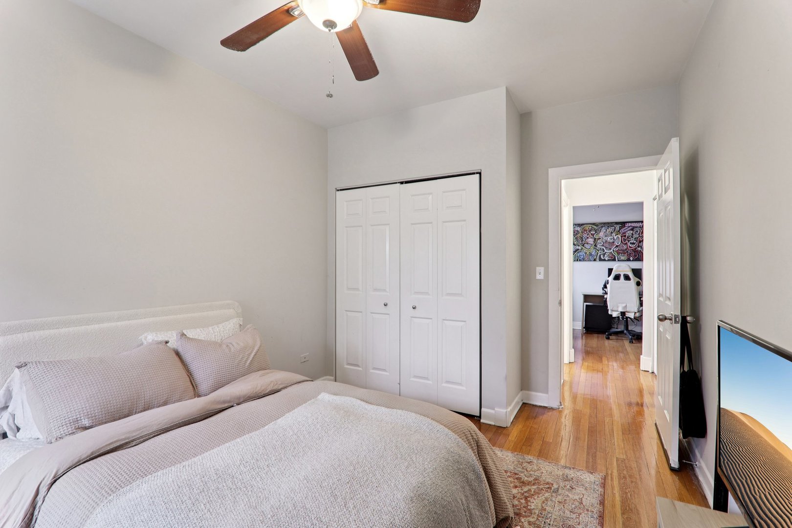 7023.5 North Sheridan Road, Unit 3S Chicago, IL 60626 - Photo 14 of 19 a bedroom with a bed and a chandelier