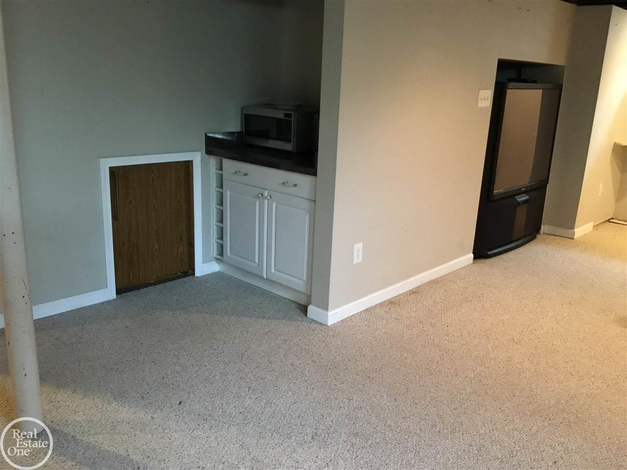 951 North Oxford Road Grosse Pointe Woods, MI 48236 - Photo 27 of 32